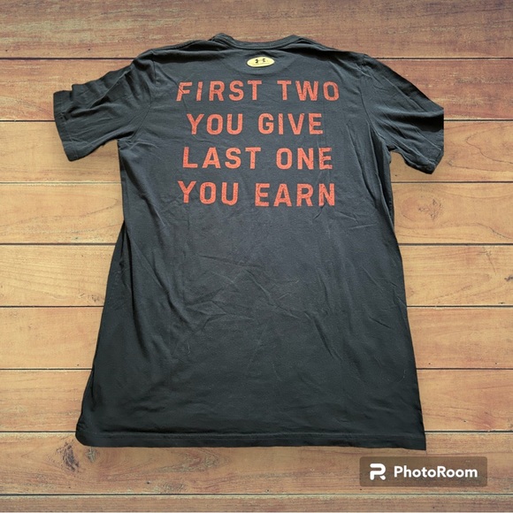 𝙀𝙐𝘾 - 𝙐𝙉𝘿𝙀𝙍 𝘼𝙍𝙈𝙊𝙐𝙍 𝖬𝖾𝗇𝗌 𝖳𝗌𝗁𝗂𝗋𝗍 - 𝙇𝘼𝙍𝙂𝙀 - Picture 2 of 2